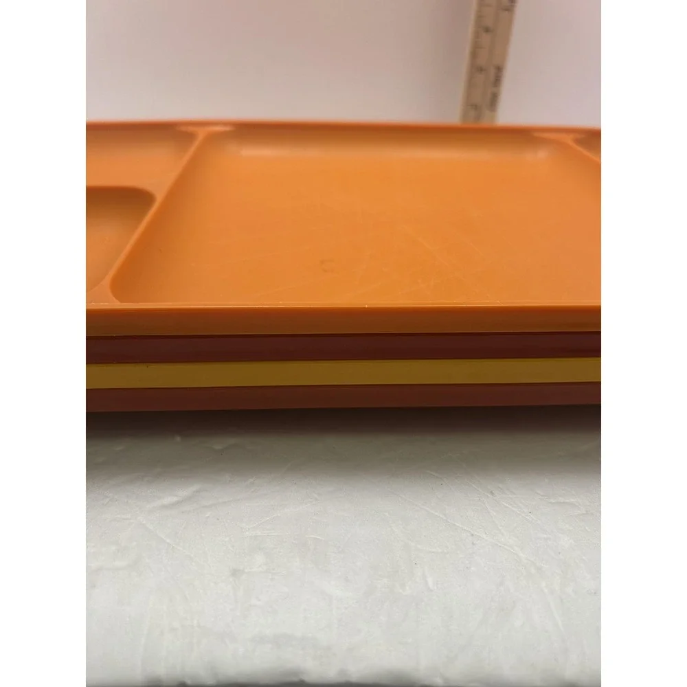 Tupperware Cafeteria Trays Set Of 4 Vintage Divided Plastic Brown Orange Yellow